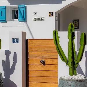 https://la-familia-beach-house-la-cala.1costadelsol.com